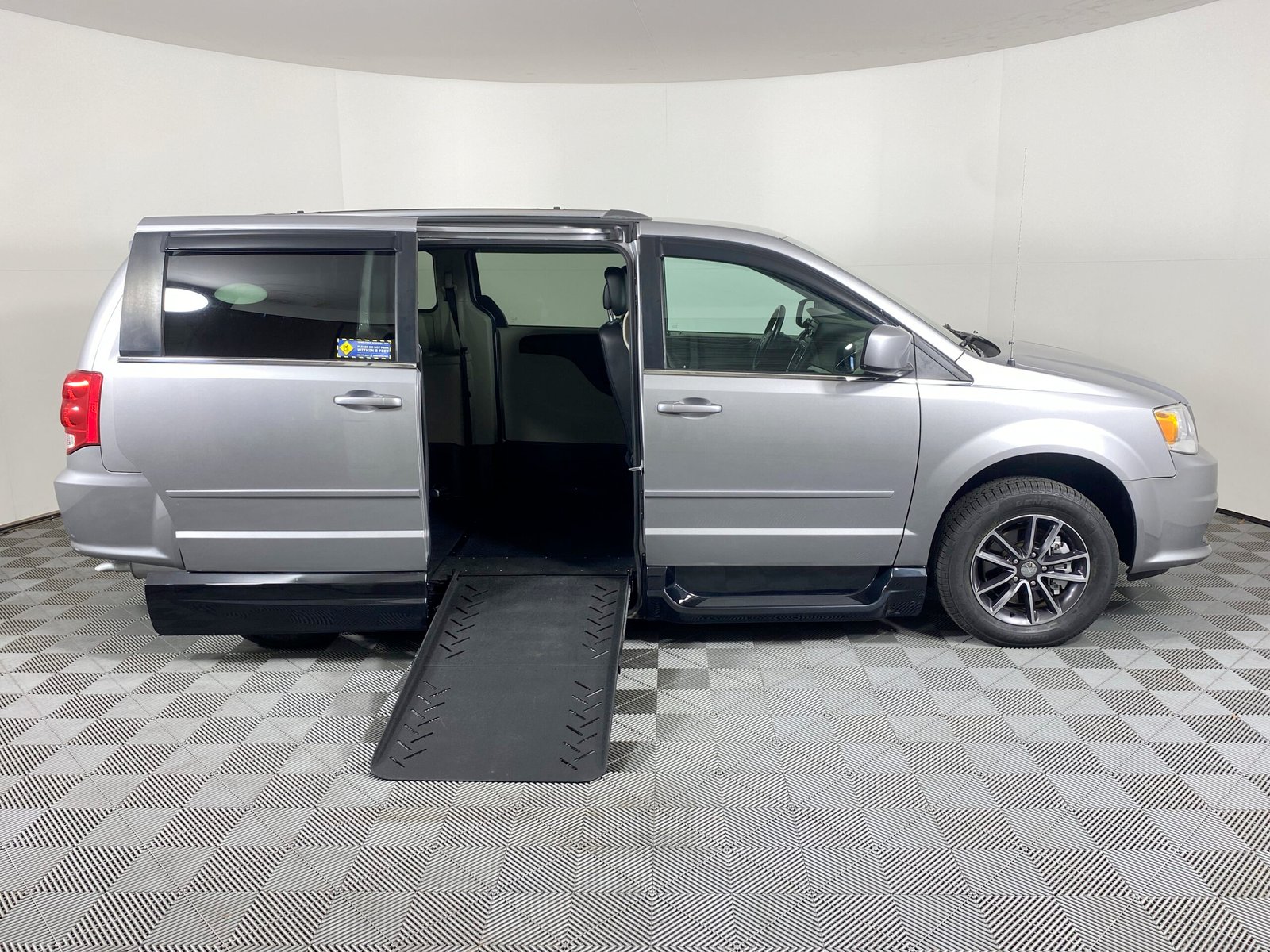 
								2017 Dodge Grand Caravan SXT full									