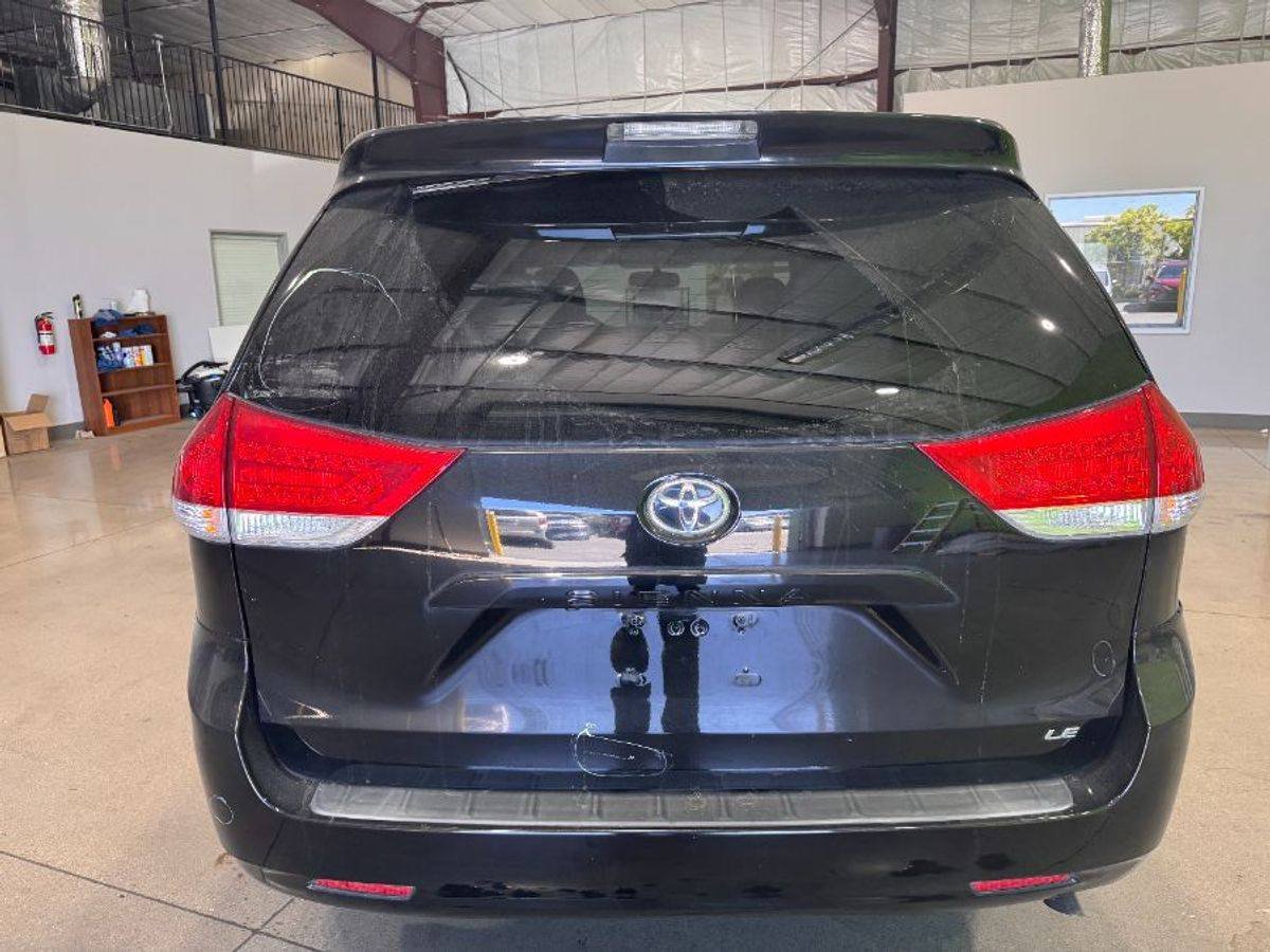 
								2011 Toyota Sienna LE for sale full									