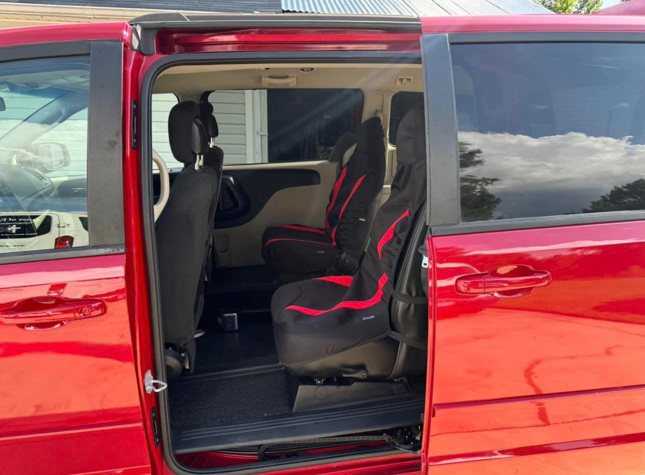 
								2016 Dodge Grand Caravan SXT handicap wheelchair full									