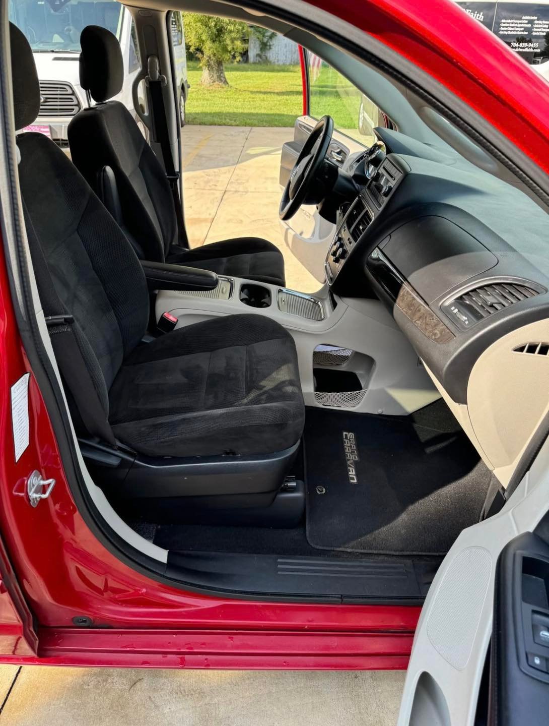 
								2016 Dodge Grand Caravan SXT handicap wheelchair full									