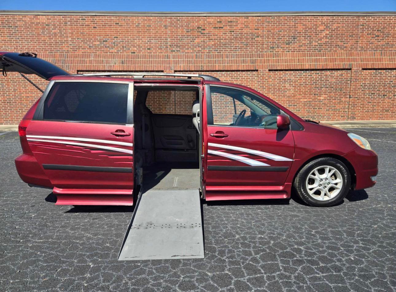 
								2005 Toyota Sienna – XLE WHEELCHAIR CONVERSION VAN full									