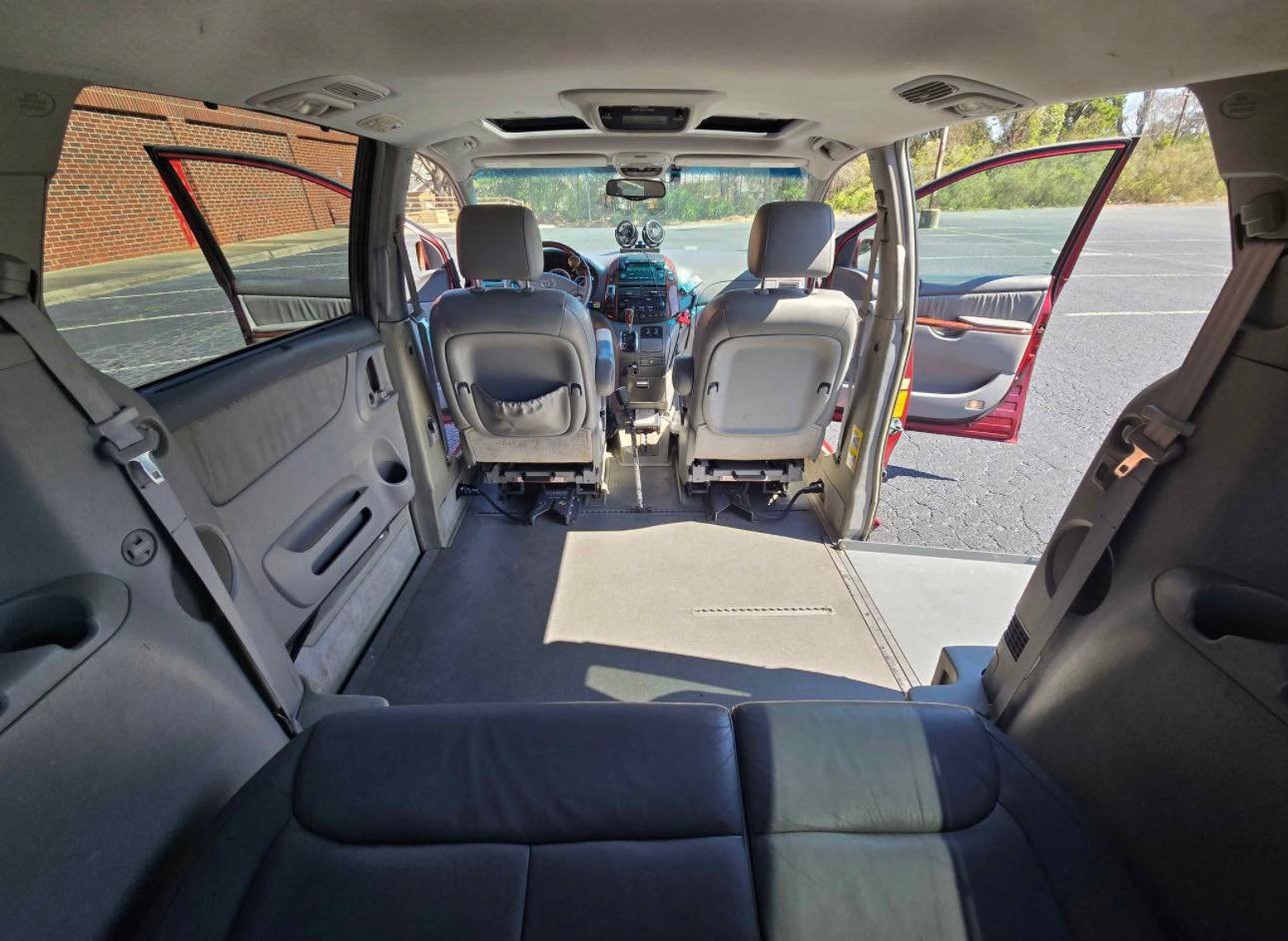 
								2005 Toyota Sienna – XLE WHEELCHAIR CONVERSION VAN full									