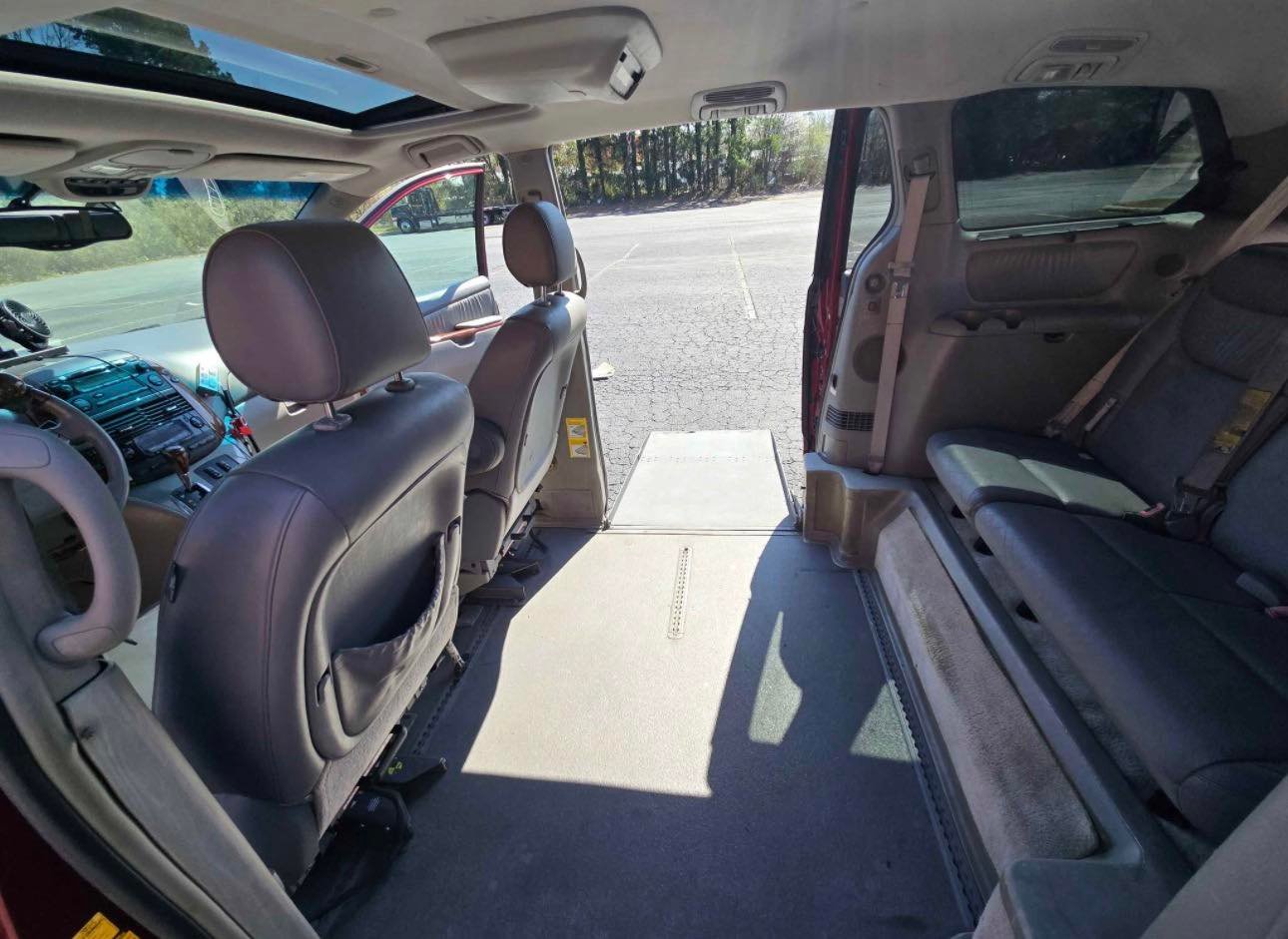 
								2005 Toyota Sienna – XLE WHEELCHAIR CONVERSION VAN full									