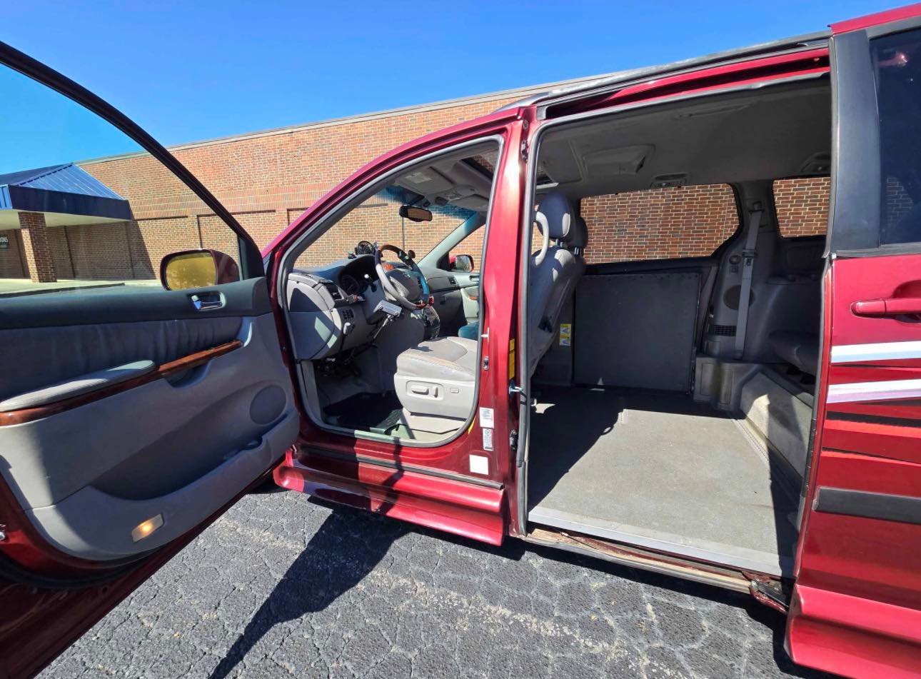 
								2005 Toyota Sienna – XLE WHEELCHAIR CONVERSION VAN full									