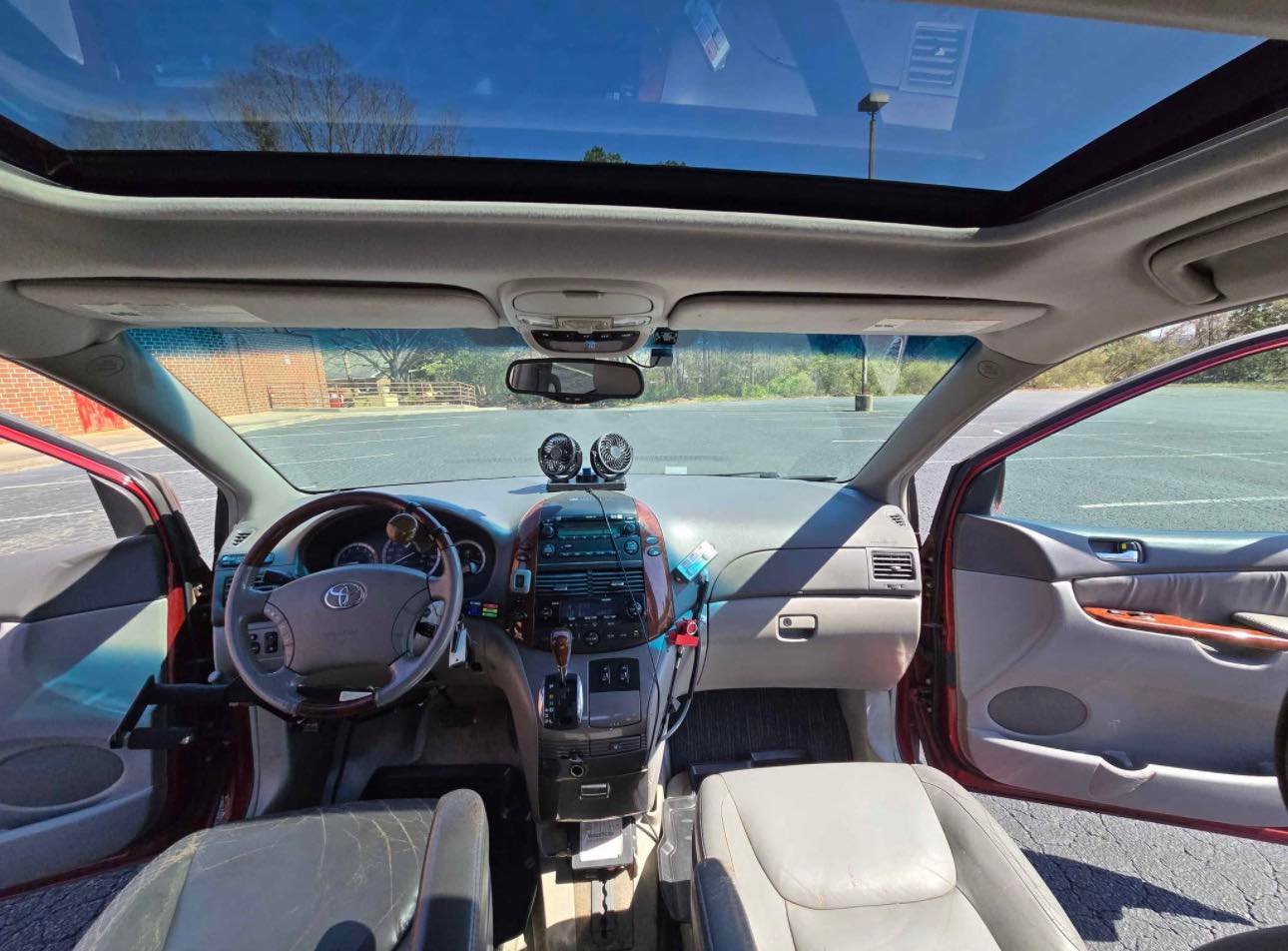 
								2005 Toyota Sienna – XLE WHEELCHAIR CONVERSION VAN full									