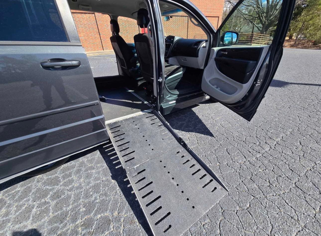 
								2012 Dodge Grand Caravan Passenger SXT Minivan full									