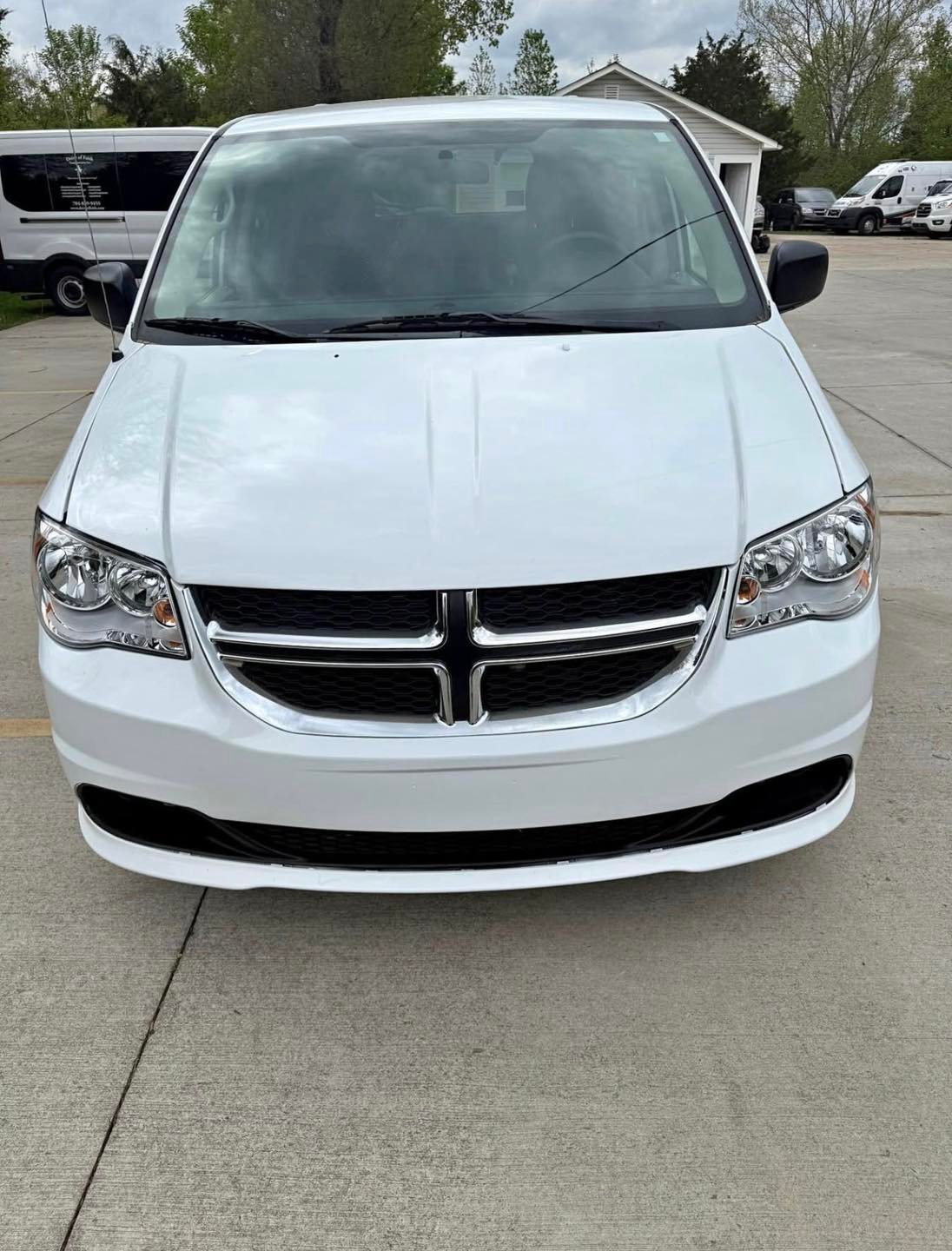 
								2017 Dodge Grand Caravan wheelchair accessible van full									