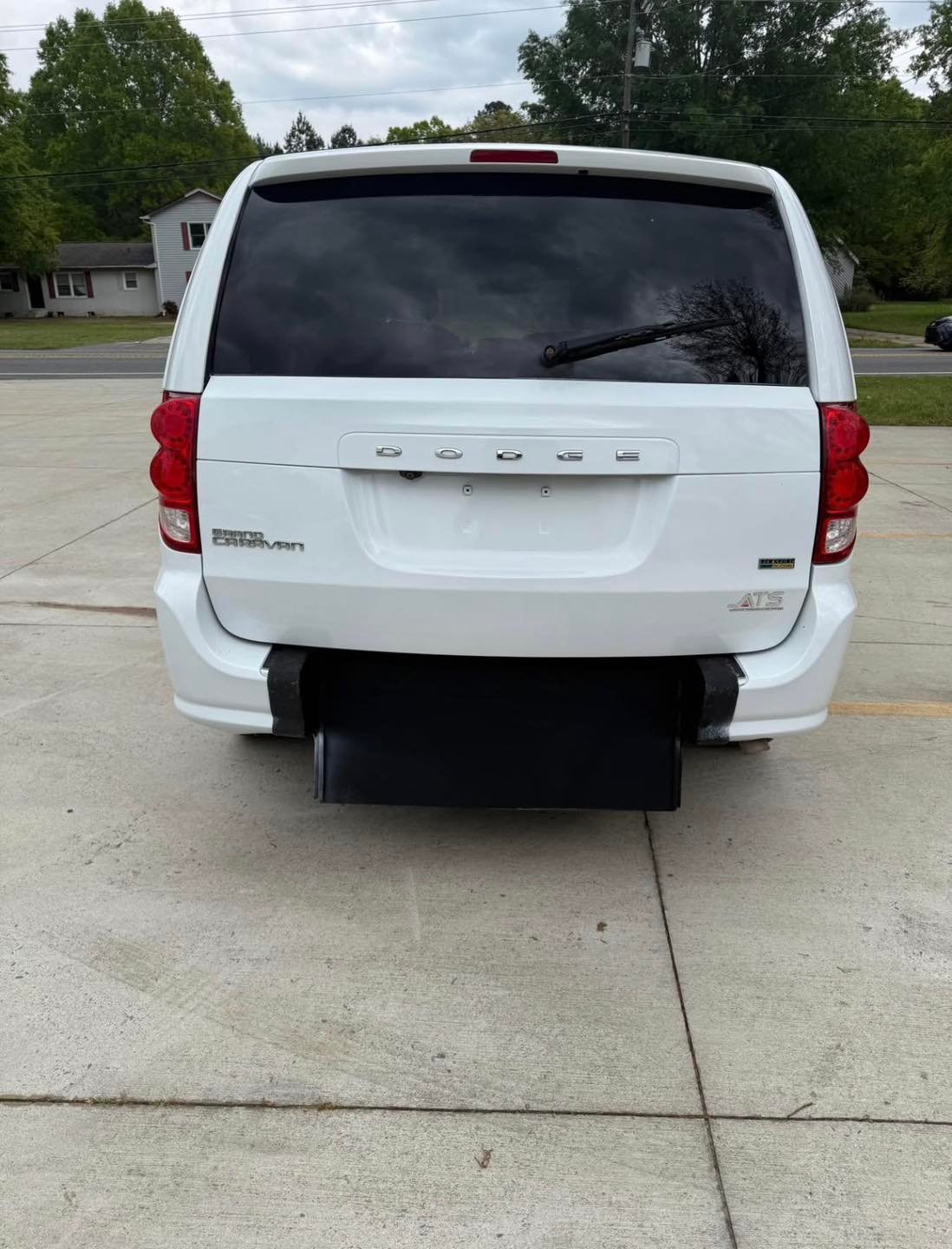 
								2017 Dodge Grand Caravan wheelchair accessible van full									