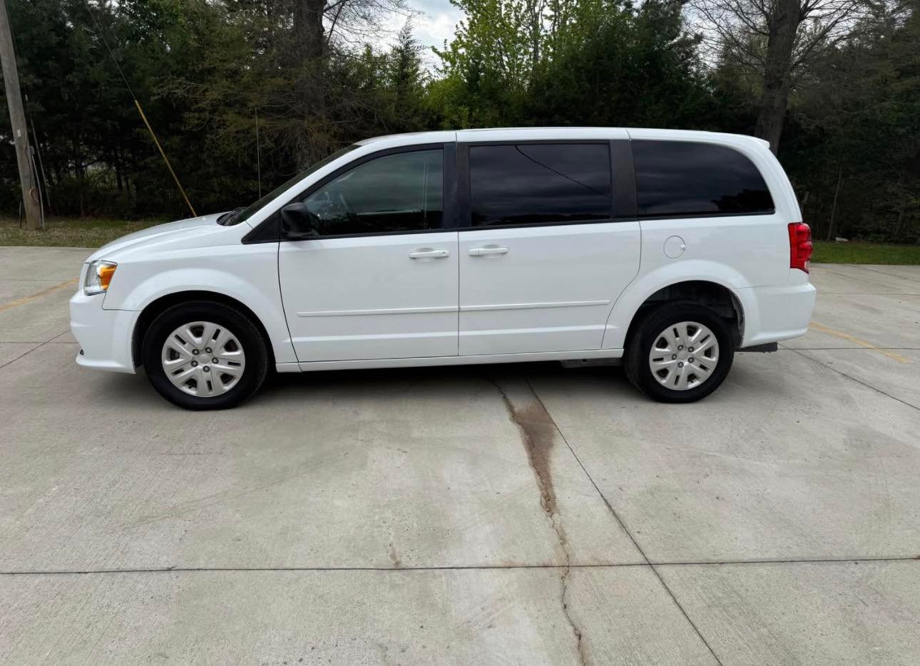 
								2017 Dodge Grand Caravan wheelchair accessible van full									